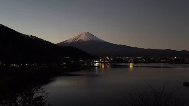 2024年12月1日 6:03 am.

#timelapse #miznohotel #mizunohotel #fujisan #mtfuji #kawaguchiko #amazingview #skybar #japantravels #hotel #livecamera #niceview #rooftopbar #nicehotel #湖のホテル　#富士山　#河口湖

 http://www.mzn.jp/
https://www.youtube.com/c/officialmiznohotel/live