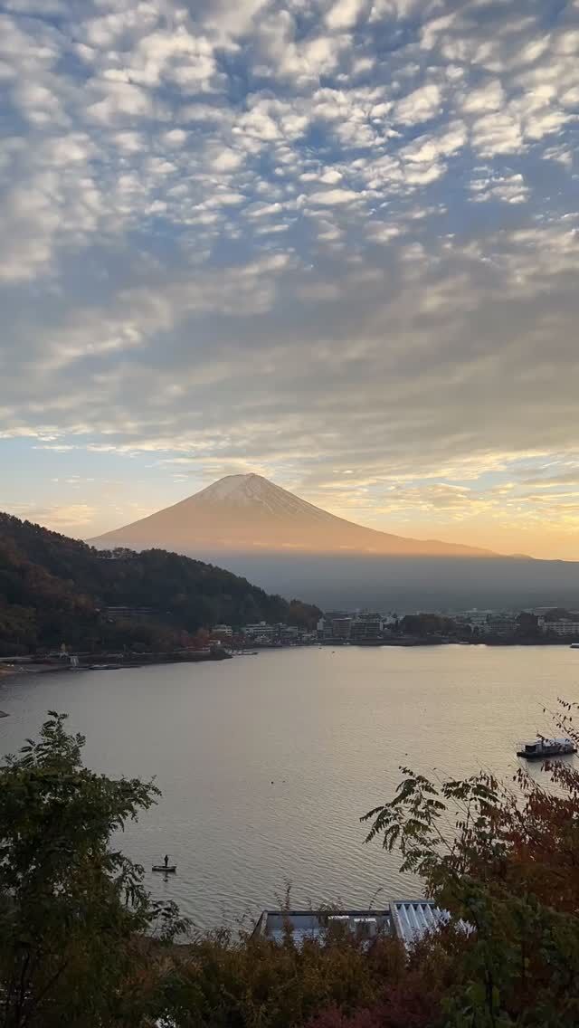 2025年11月12日 4:25〜pm.

#timelapse #miznohotel #mizunohotel #fujisan #mtfuji #kawaguchiko #amazingview #skybar #japantravels #hotel #livecamera #niceview #rooftopbar #nicehotel #湖のホテル　#富士山　#河口湖

 http://www.mzn.jp/
https://www.youtube.com/c/officialmiznohotel/live