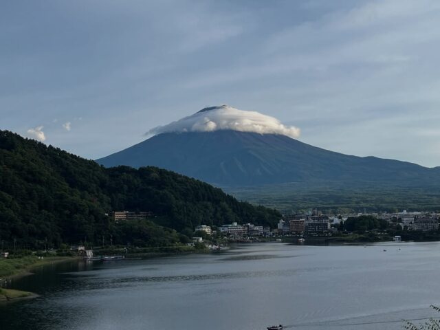 2025年9月5日 5:45 pm.

#timelapse #miznohotel #mizunohotel #fujisan #mtfuji #kawaguchiko #amazingview #skybar #japantravels #hotel #livecamera #niceview #rooftopbar #nicehotel #湖のホテル　#富士山　#河口湖

 http://www.mzn.jp/
https://www.youtube.com/c/officialmiznohotel/live