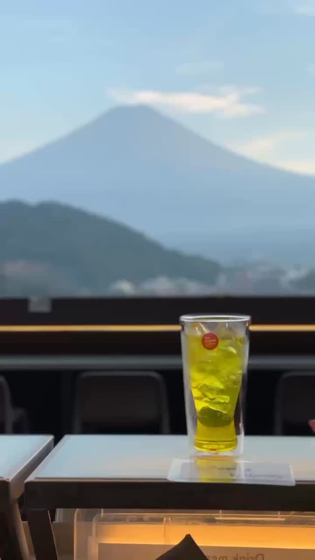 🎆🌻【2026年8月分のご予約受付スタート】🌻🎆

夏のまんなか、8月の河口湖。
湖から届く風の心地よさと、夕暮れの静けさが、旅の時間をゆっくりほどいてくれる季節です。

そして8月には、河口湖最大の花火大会 「湖上祭」（毎年8/5開催）。
湖面に映る光と音に包まれる夜は、きっと忘れられない夏の記憶に。

湖上祭（8/5）前後は早めのご予約がおすすめです。

8月分のご予約受付を開始いたしました。
📅ご予約は公式サイトより
🔗プロフィールのリンクからどうぞ。

🎆🌻 August 2026 Reservations Now Open 🌻🎆

August is the heart of summer at Lake Kawaguchi—
bright days, refreshing breezes, and evenings that melt into soft skies.

It’s also the season of Kojosai, Lake Kawaguchi’s biggest fireworks festival,
held every year on August 5.
A night of light and sound reflected on the water—an unforgettable summer moment.

Dates around Aug 5 fill up fast—early booking recommended.

Reservations for August 2026 are open.
📅 Book via our official website
🔗 Link in profile

#miznohotel #mizunohotel #fujisan #mtfuji #kawaguchiko amazingview skybar japantravels livecamera nicehotel 湖のホテル 富士山 河口湖 山梨