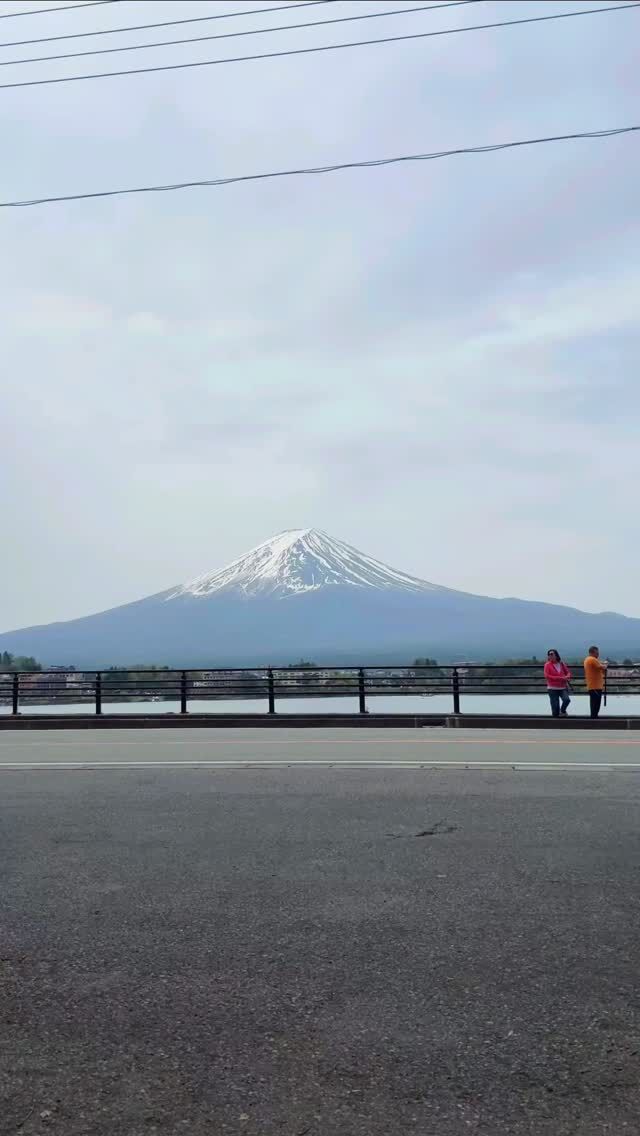 🌸【2026年4月分のご予約受付スタート】🌸
桜がほころび、やわらかな春風が吹き抜ける4月の河口湖。
富士山を望む湖畔のサイクリングは、この季節だけの特別な心地よさ。

湖のホテルでは、春の訪れを感じる滞在をご用意して、皆さまをお待ちしています。
桜と風と、心ほどける時間を—。

📅ご予約は公式サイトより
🔗プロフィールのリンクからどうぞ。

🌸 April 2026 Reservations Now Open 🌸
April at Lake Kawaguchi brings the gentle bloom of cherry blossoms
and breezy days made for lakeside cycling with Mt. Fuji in view.

At Mizno Hotel, we invite you to embrace spring’s soft arrival—
where petals, paths, and peaceful moments await.

📅 Book now via our official website
🔗 Link in profile

#miznohotel #mizunohotel #fujisan #mtfuji #kawaguchiko #amazingview #skybar #japantravels #livecamera #nicehotel #湖のホテル #富士山 #河口湖 #山梨