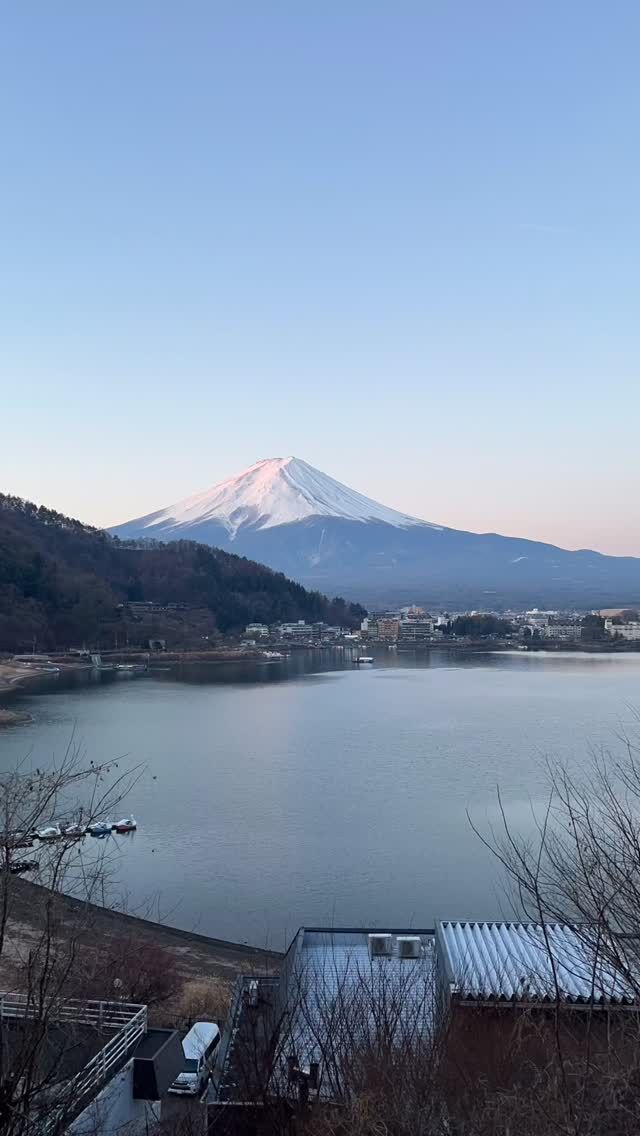 2026年3月24日 5:35 am.

#timelapse #miznohotel #mtfuji #skybar #湖のホテル　

 http://www.mzn.jp/
https://www.youtube.com/c/officialmiznohotel/live